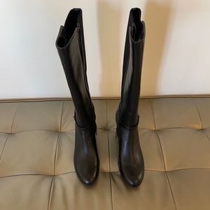 Waterproof black boots